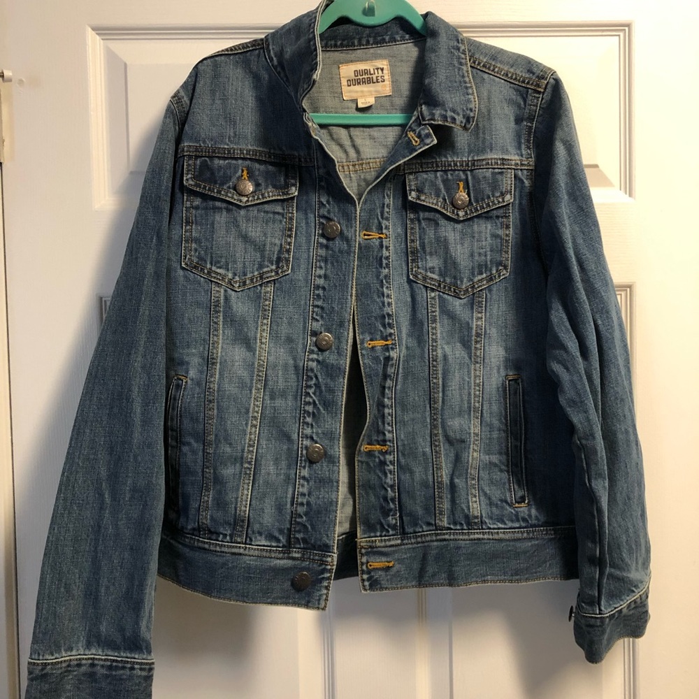 Men’s thick denim jacket. Size large.